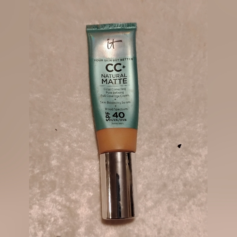 IT Cosmetics CC+ Cream Natural Matte with SPF 40 - Green